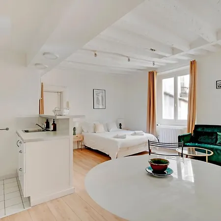 Saint Placide Cannette Apartment
